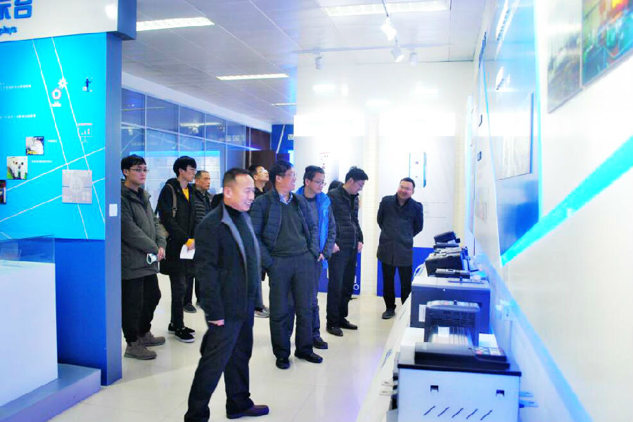 西馳電氣董事長宋濤、總經理徐革平陪同