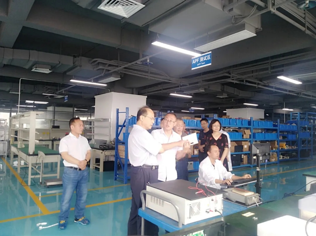 派瑞領(lǐng)導(dǎo)一行蒞臨西馳電氣總部參觀指導(dǎo)(圖5) 派瑞領(lǐng)導(dǎo)一行蒞臨西馳電氣總部參觀指導(dǎo)(圖5)