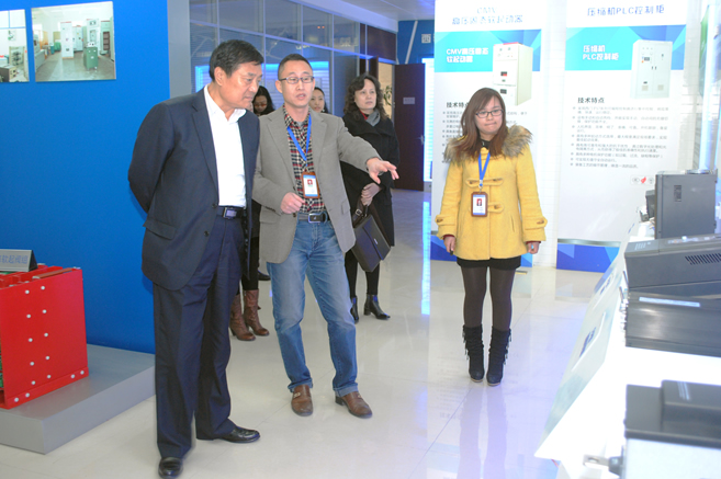 臨沂市政府暨交大EDP學(xué)友會(huì)商務(wù)考察團(tuán)蒞臨公司(圖1) 臨沂市政府暨交大EDP學(xué)友會(huì)商務(wù)考察團(tuán)蒞臨公司(圖1)