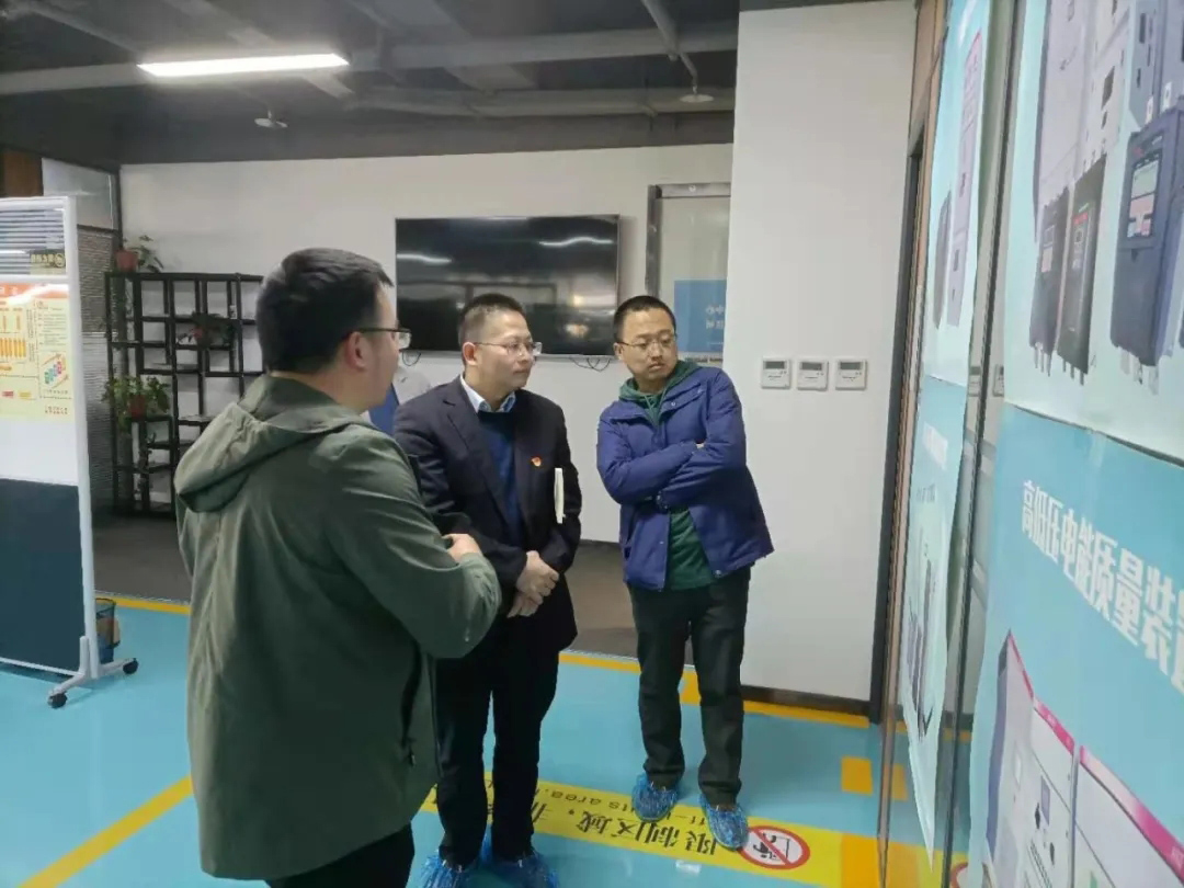 西安軟件園發展中心副主任周非凡走訪西馳電氣(圖2) 西安軟件園發展中心副主任周非凡走訪西馳電氣(圖2)